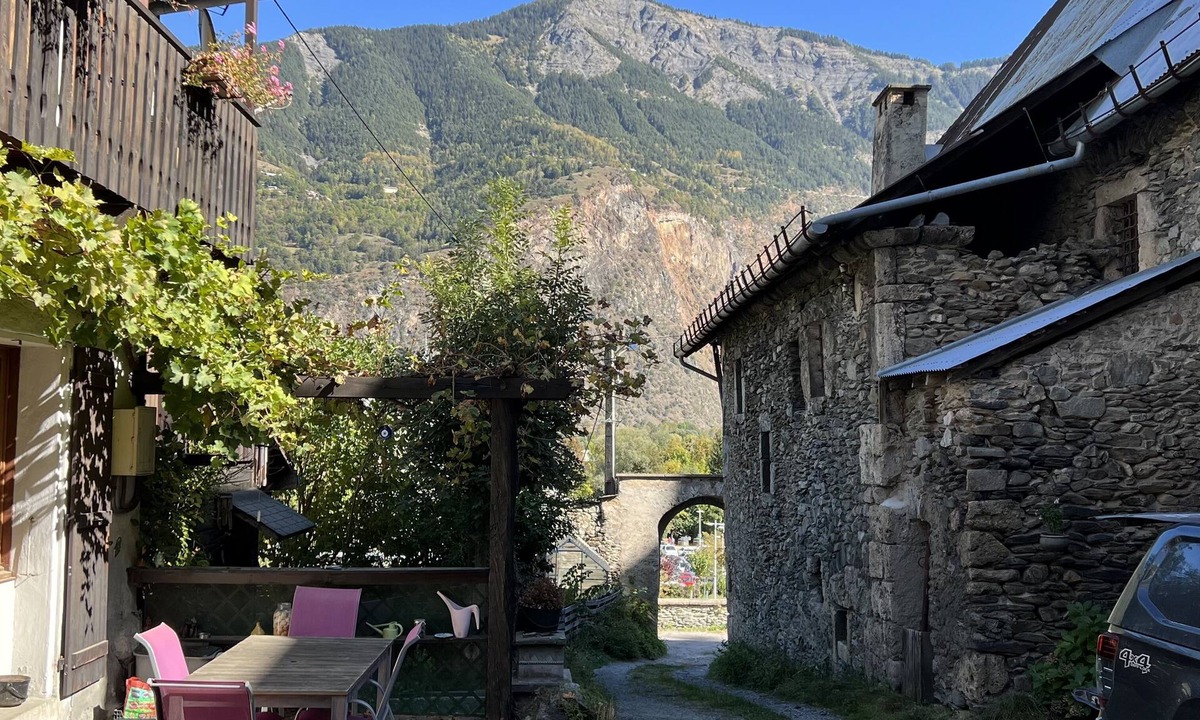 Le Bourg-d'Oisans Apartment | Appartement Avec Sauna et Wifi, au Coeur du Village, Avec vue sur la Montagne