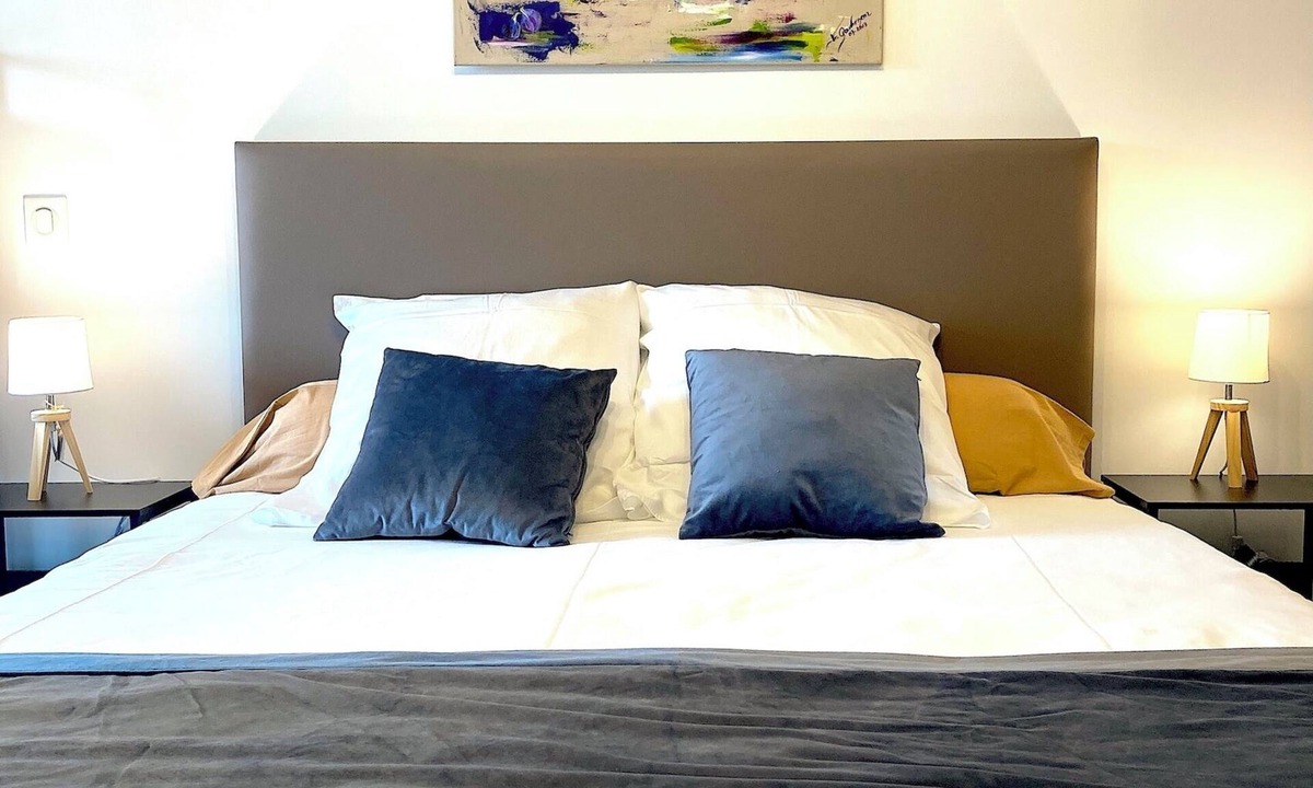 Villelongue-d'Aude Bed & Breakfast | At Château de Villelongue, Châtelet, Aude, Cathar Country, pets welcome