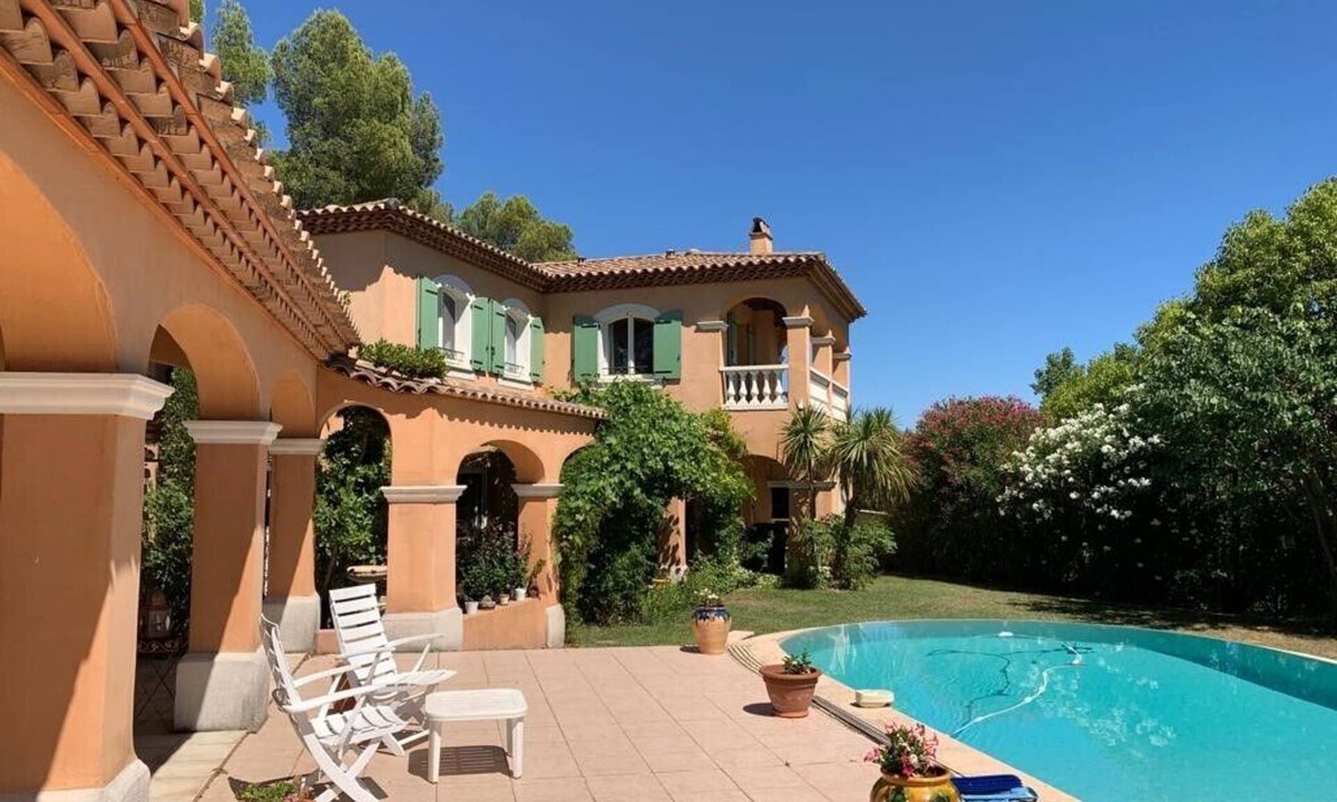 Montferrier-sur-Lez House | ATALAYE, large Mediterranean house with a large garden and pool