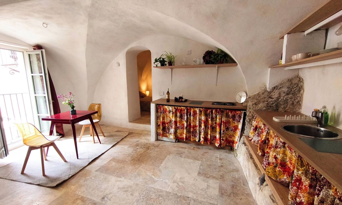 Fontaine-de-Vaucluse Apartment | Atypical and central apartment in Fontaine de Vaucluse
