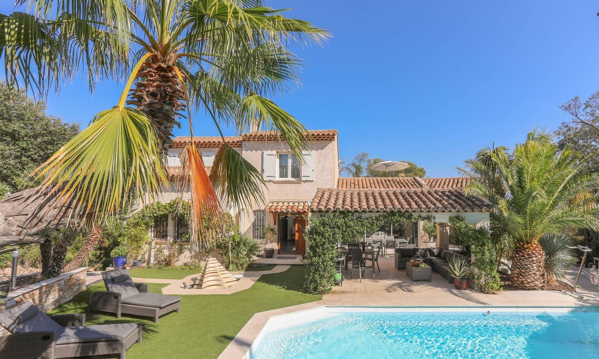 Saint-Aygulf Villa | Au soleil d'azur with Private Pool, Wi-Fi and Air Conditioning