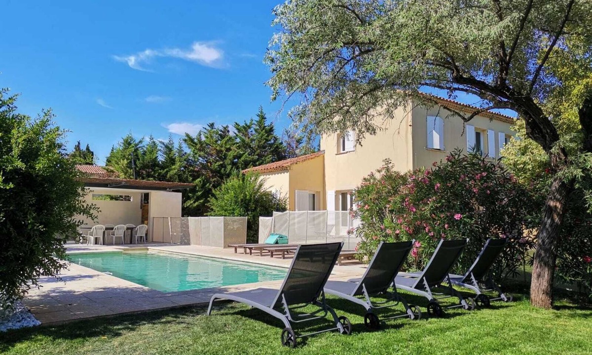 Noves House | Bastide des Tilleuls, a quiet and shaded retreat between Saint-Rémy-de-Provence and Avignon