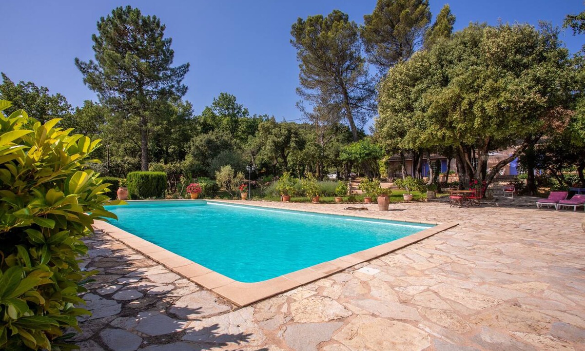 La Roquebrussanne Bed & Breakfast | Bastide Lou Pèbre d'Aï - Scent of Lavender