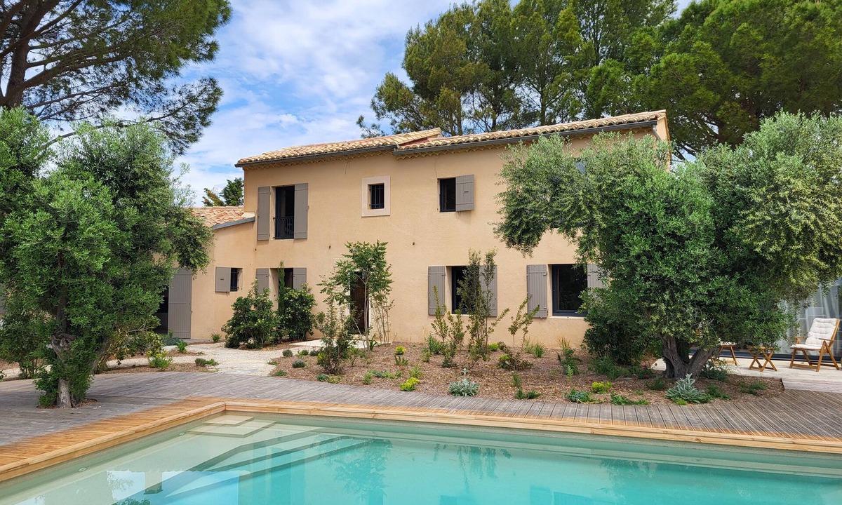 Caromb House | Bastide provençale amidst vineyards with swimming pool and lovely view - Sleeps 12