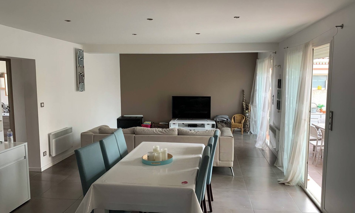 Le Grau-dʼAgde Villa | Beachfront villa 10 minutes' walk from the beach and shops