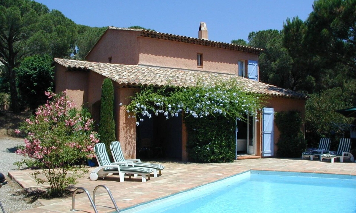 La Nartelle Villa | Beautiful 4 bed villa 3 min walk from beach