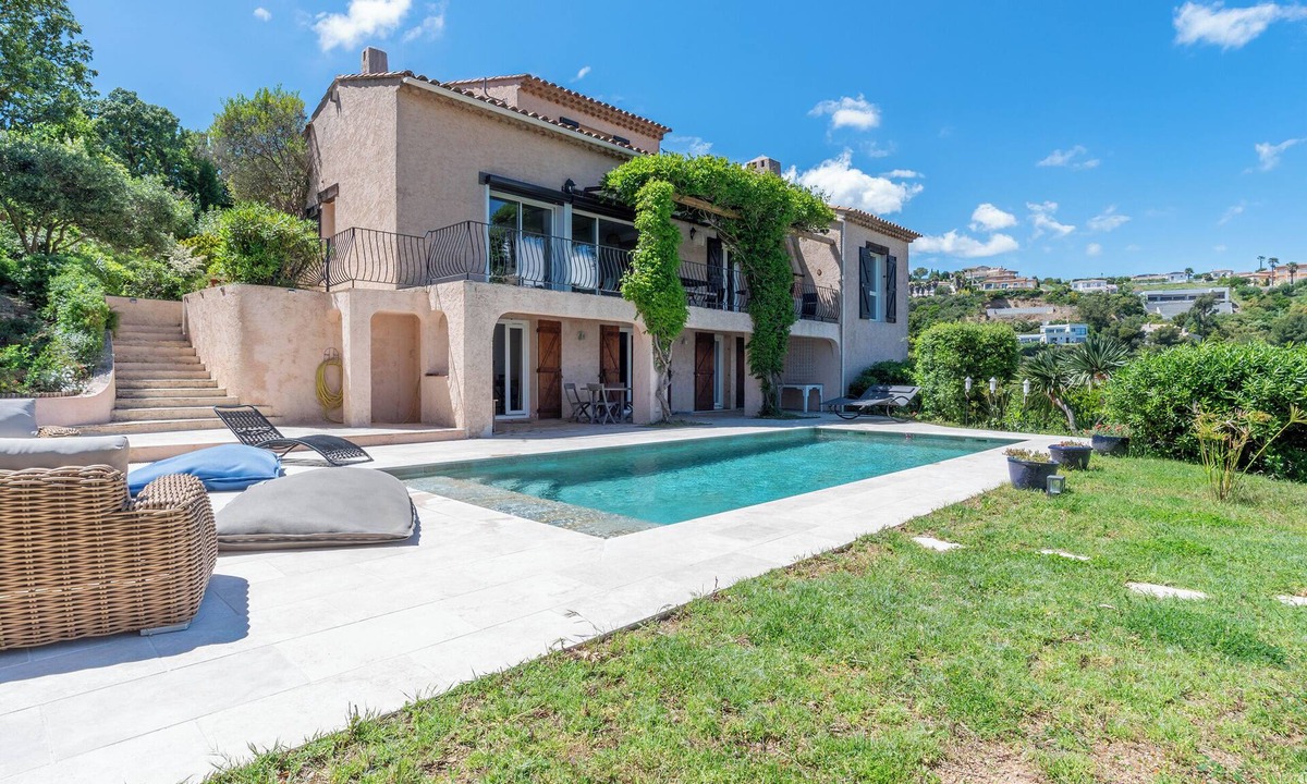 Saint-Aygulf House | Beautiful 4 * villa with private heated pool, sea view, 5 minutes from the beach