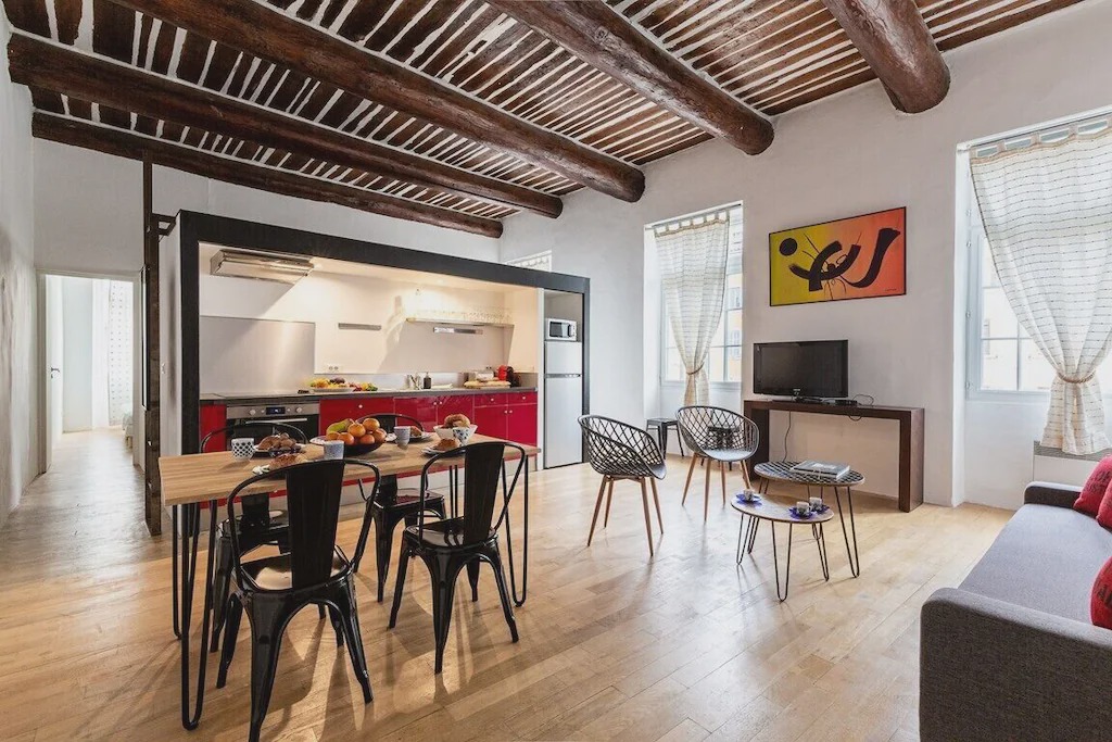 Opera Apartment | Beautiful and large bright apartment ideally located on the Old Port