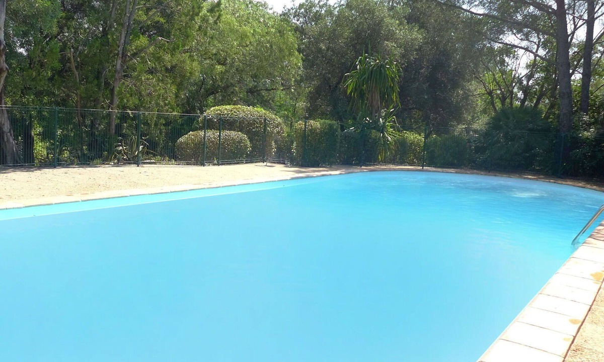 La Croix-Valmer Apartment | Beautiful apartment for 4 people with WIFI, pool, TV and terrace