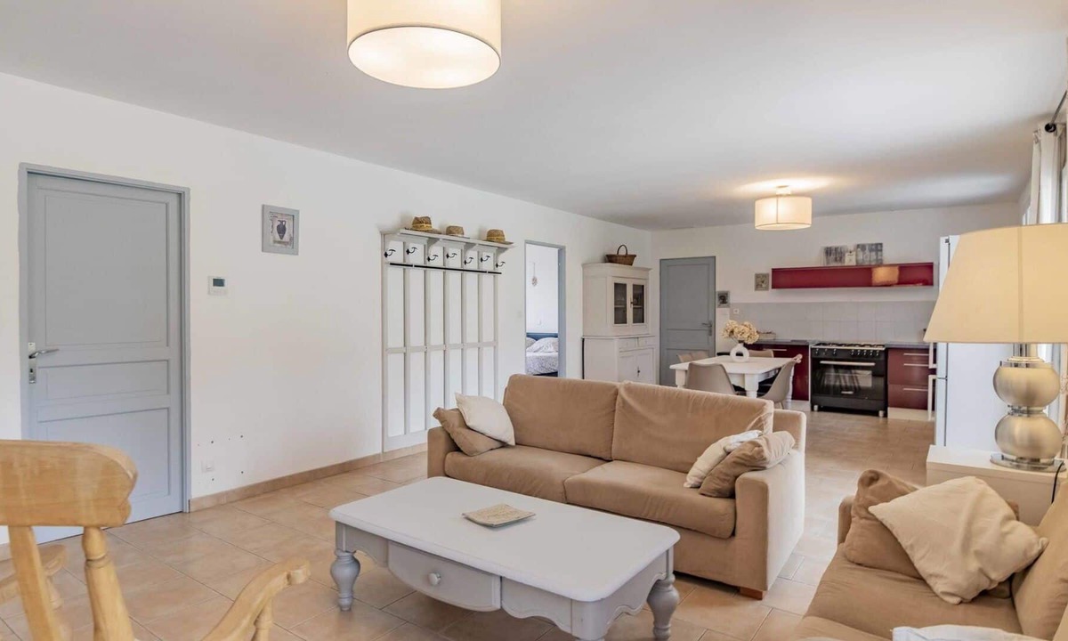 Pernes-les-Fontaines Villa | Beautiful private villa for 6 guests with WIFI, private pool, A/C, TV, patio and parking