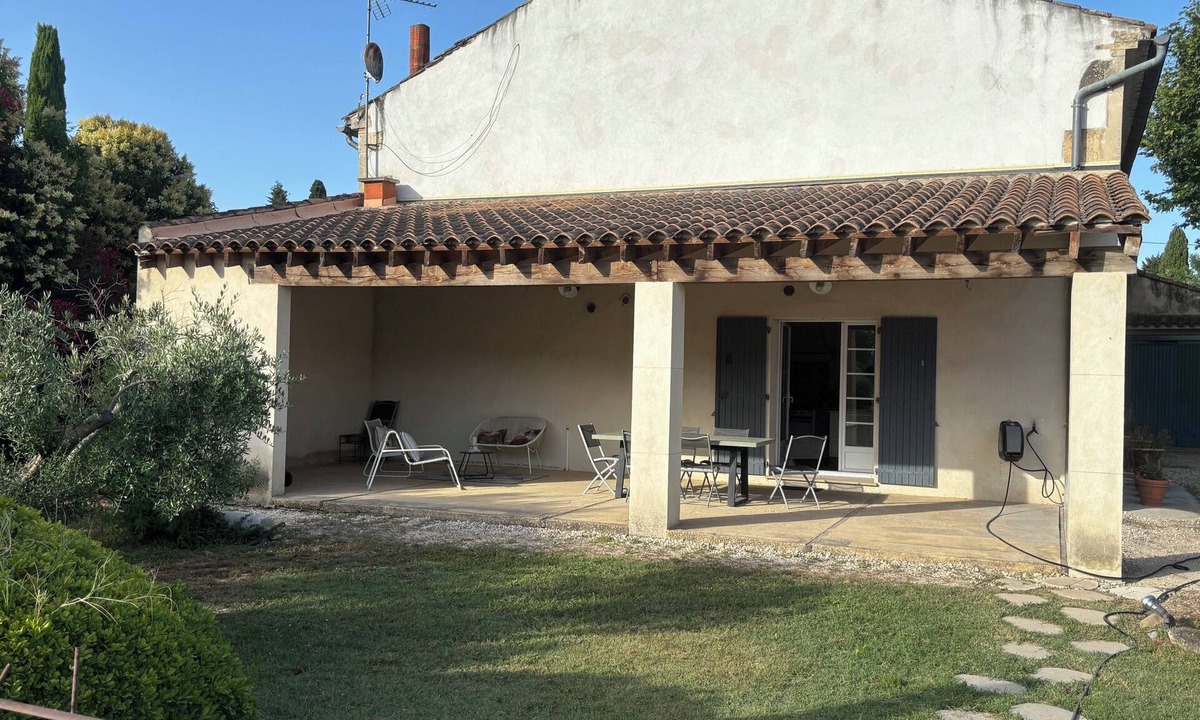 Chateaurenard House | Beautiful Provençal farmhouse with swimming pool.