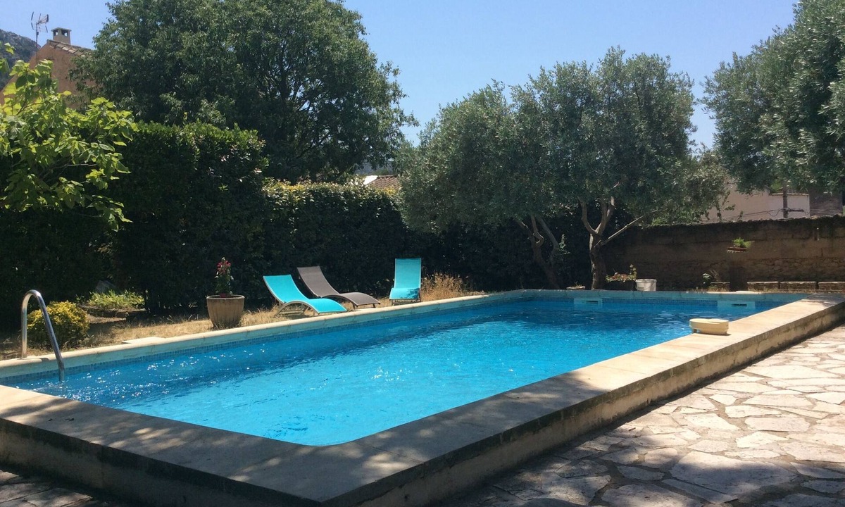 Robion House | Beautiful Provencal house, French billiards and swimming pool - 8 people