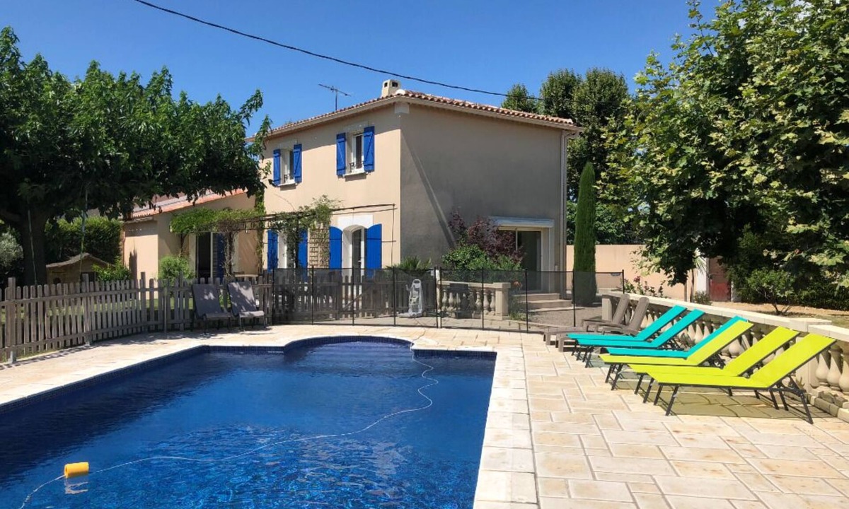 Senas Villa | Beautiful Provencal villa with large garden & pool
