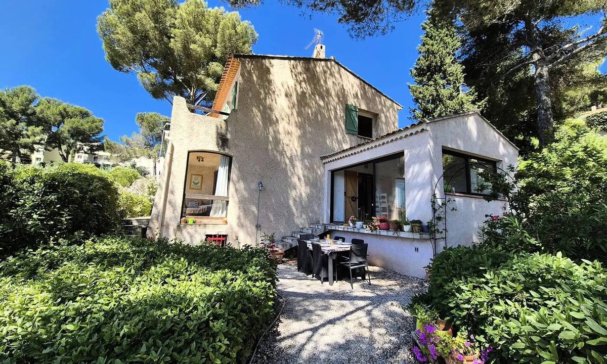 Saint-Mandrier-sur-Mer Villa | Beautiful villa, air conditioning, Wi-Fi, garden, beach within walking distance