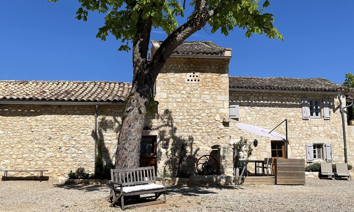 Andillac Cottage | Beautiful white stone gîte in a character house with swimming pool and spa