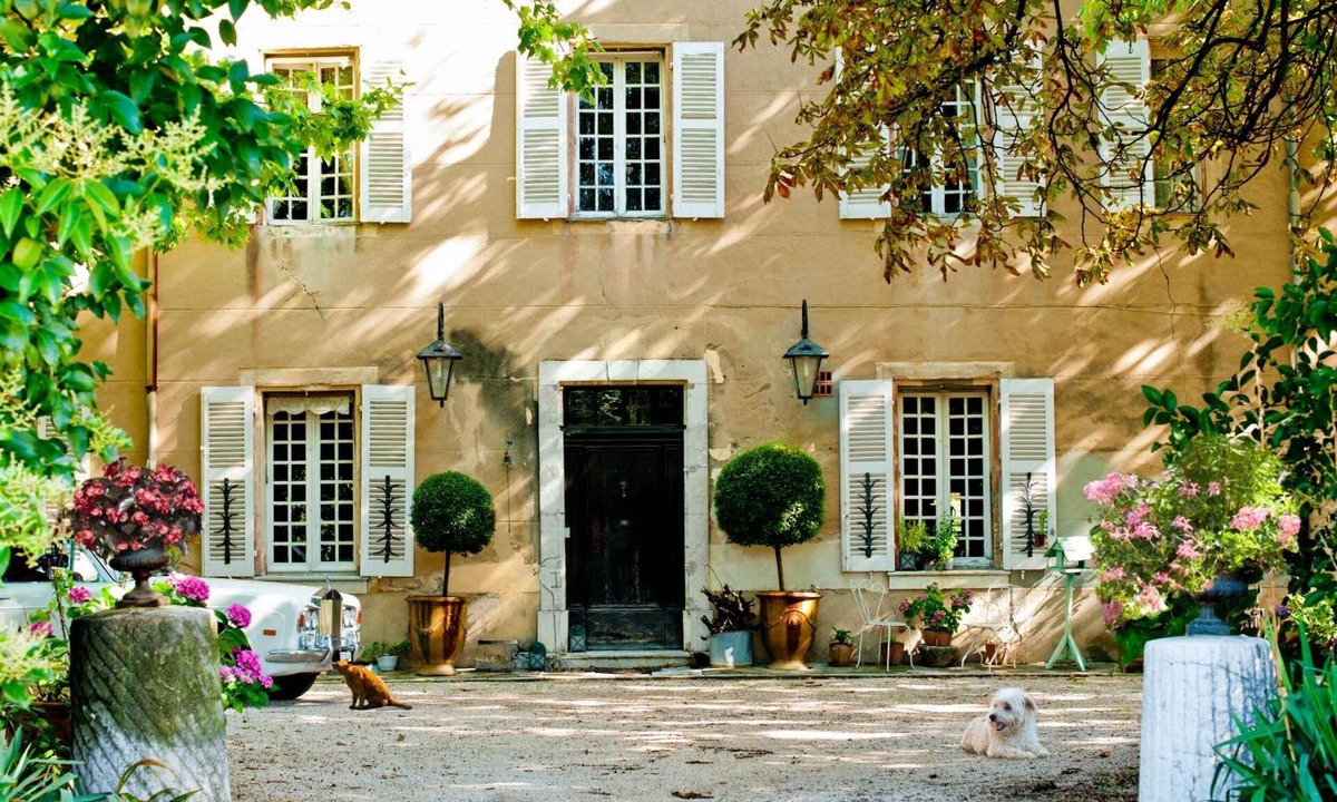Brignoles Bed & Breakfast | Bed and Breakfast 'Suite Supérieure' with Mountain View, Shared Pool and Wi-Fi
