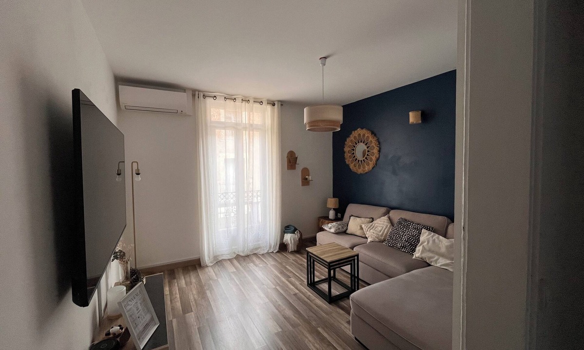 Clermont-l'Herault House | Between lake and sea