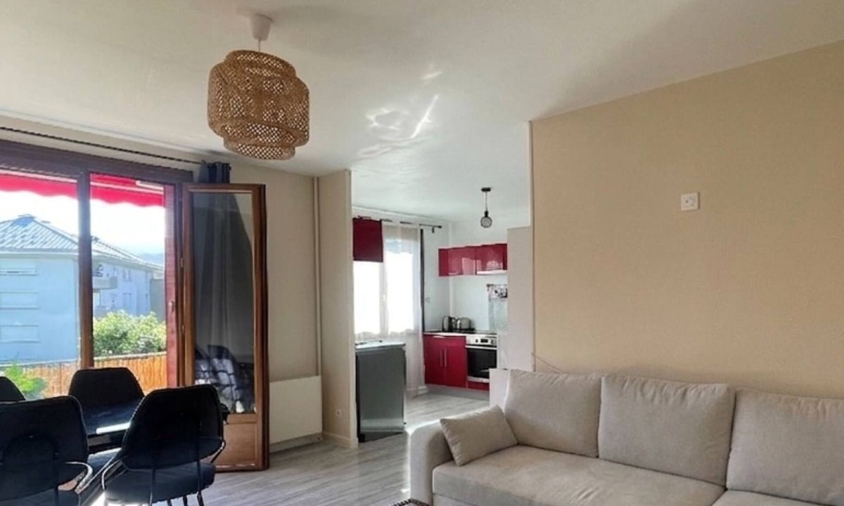 Rumilly Apartment | Bright 3-bedroom apartment between Annecy and Aix-les-Bains 5 passengers Balcony with a view of the mountains