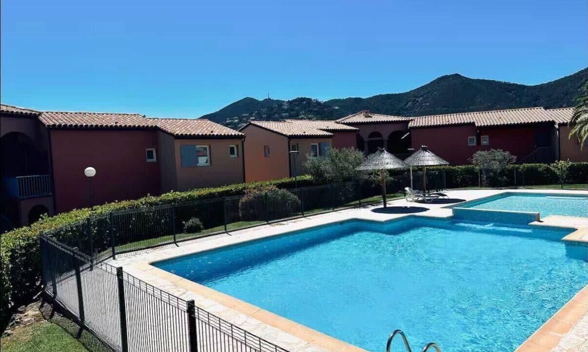 Theoule-Superieur Apartment | Bright accommodation with terrace and sea view