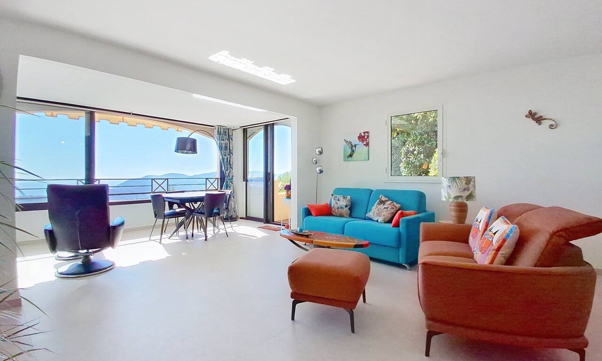 Mandelieu-La-Napoule Apartment | Bright apartment with magnificent sea view in Domaine du Grand Duc