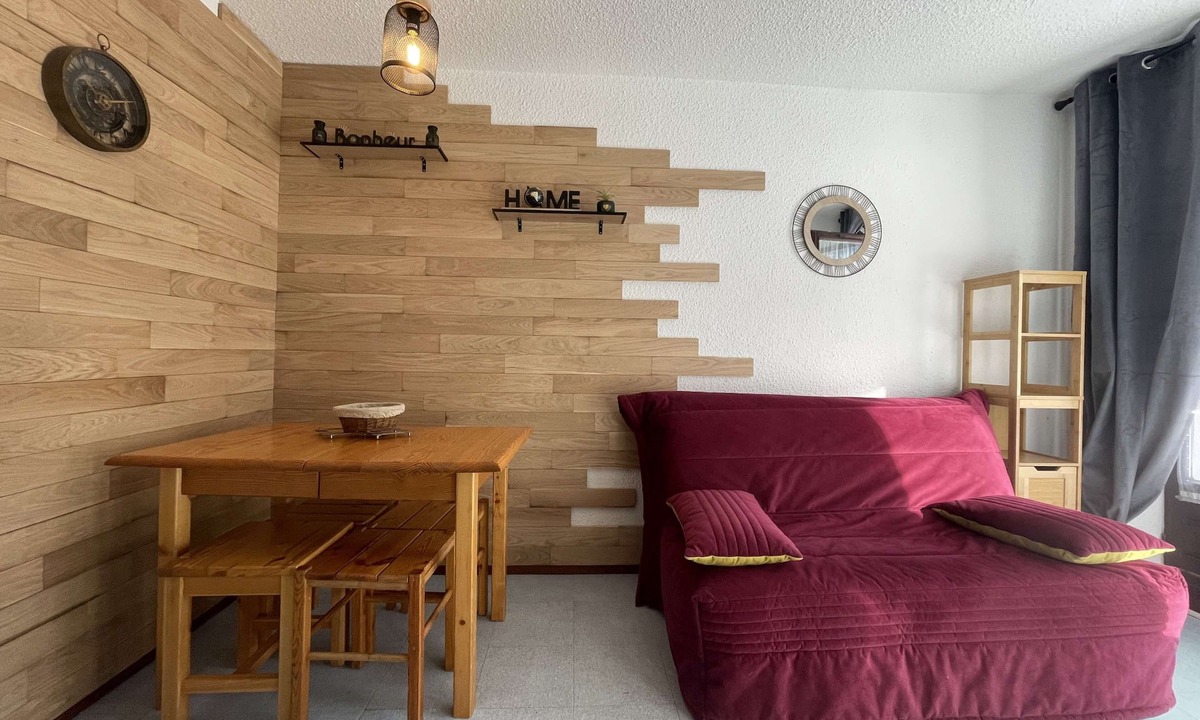 La Salle-les-Alpes Apartment | Bright T2 with mountain view and comfort