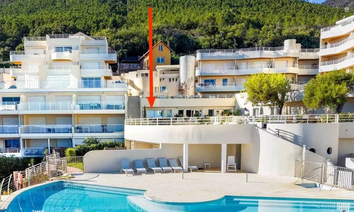 Le Trayas Apartment | Côte d'Azur, Cannes, Saint-Raphaël, direct sea, swimming pool, garden, Cap Neree