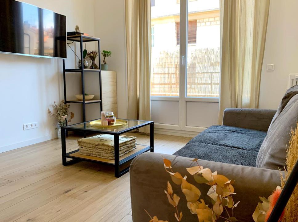 Liberation Apartment | Calm & Sunny 1 BD City Center Close SEA & TRAM - Outside & AC