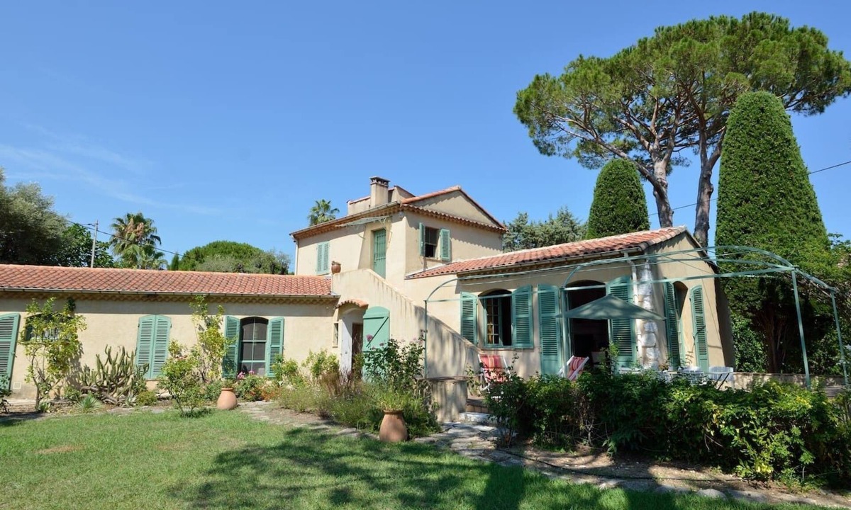 Cap-d'Antibes Villa | Cap d'Antibes Villa 200 m from the beach 9 people enclosed garden 1200 m2