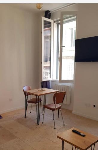 Thiers Apartment | Central and comfortable studio, near train station