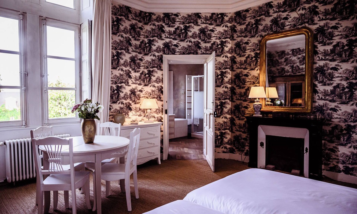 Vallon-sur-Gee Bed & Breakfast | Château de la Grange Moreau - Marquise de Montesson Suite
