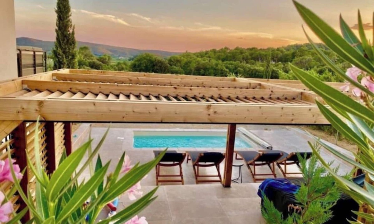 Tresques House | Château Juliette 4* Provence wine estate