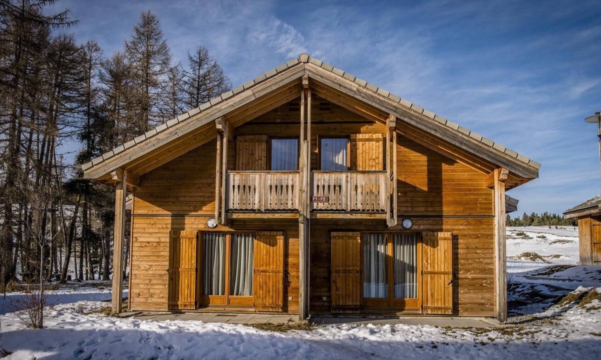 Saint-Etienne-en-Devoluy Ski Chalet | Chalet, 300m from shops, swimming pool, sauna, terrace, parking, tv, ski locker, 56m², Superdévoluy
