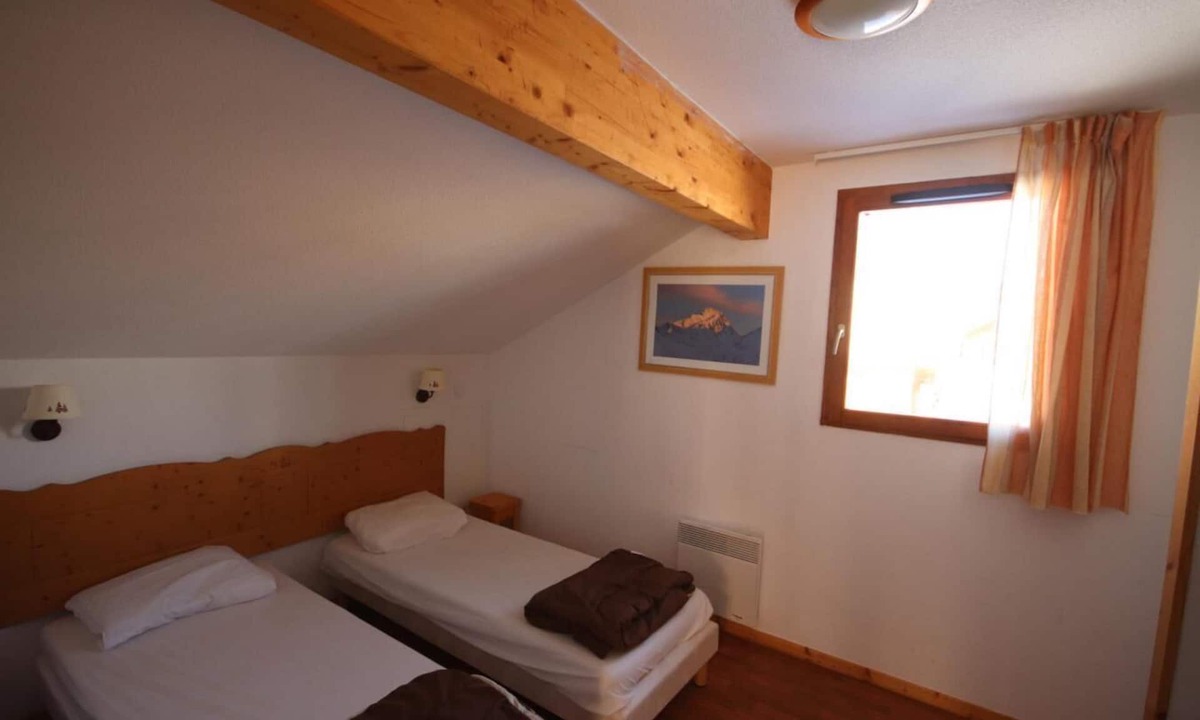 Saint-Etienne-en-Devoluy Ski Chalet | Chalet, 300m from shops, swimming pool, sauna, terrace, parking, tv, ski locker, 42m², Superdévoluy