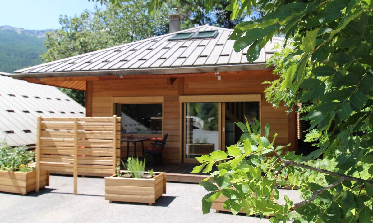 Forville Ski Chalet | Chalet "Charmant Petit Individuel" with Private Terrace & Wi-Fi