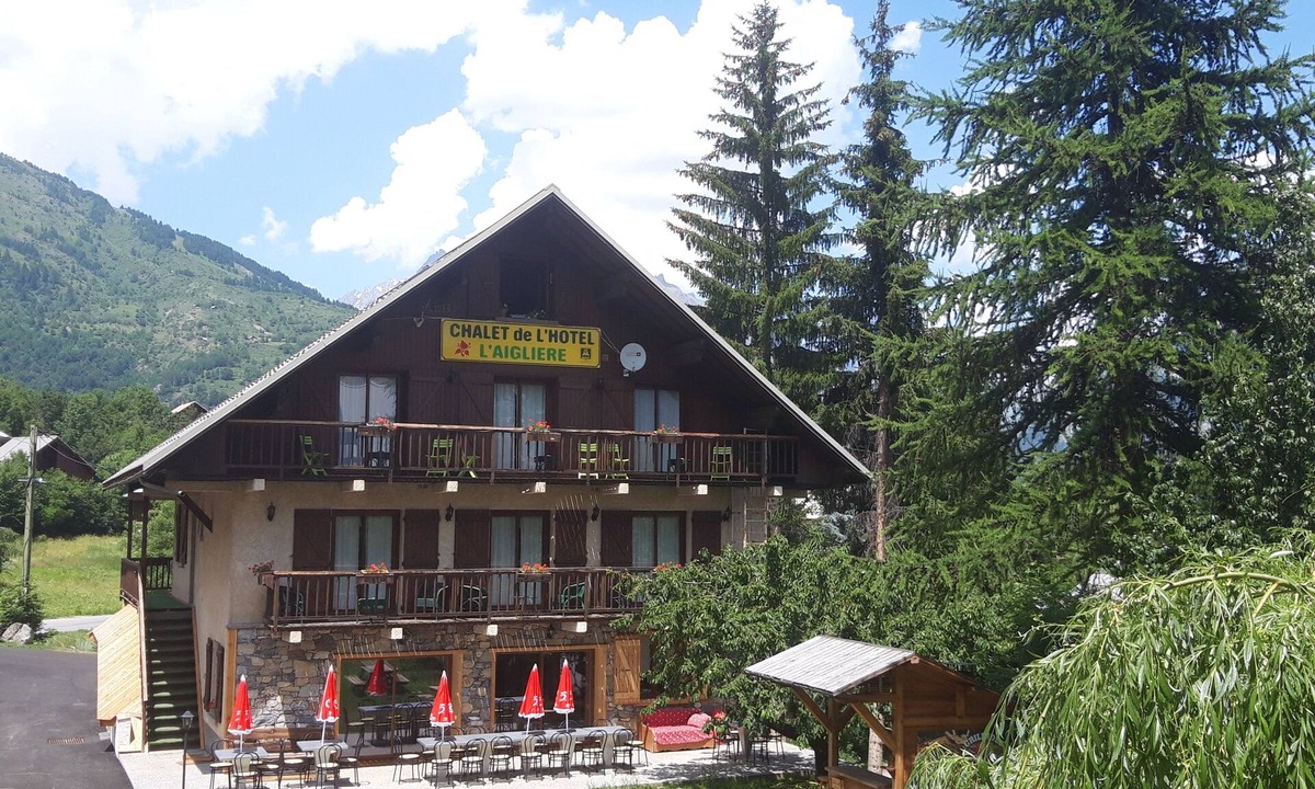 Puy-Saint-Vincent Ski Chalet | Chalet de charme 15 to 28 people 11 rooms for families and friends
