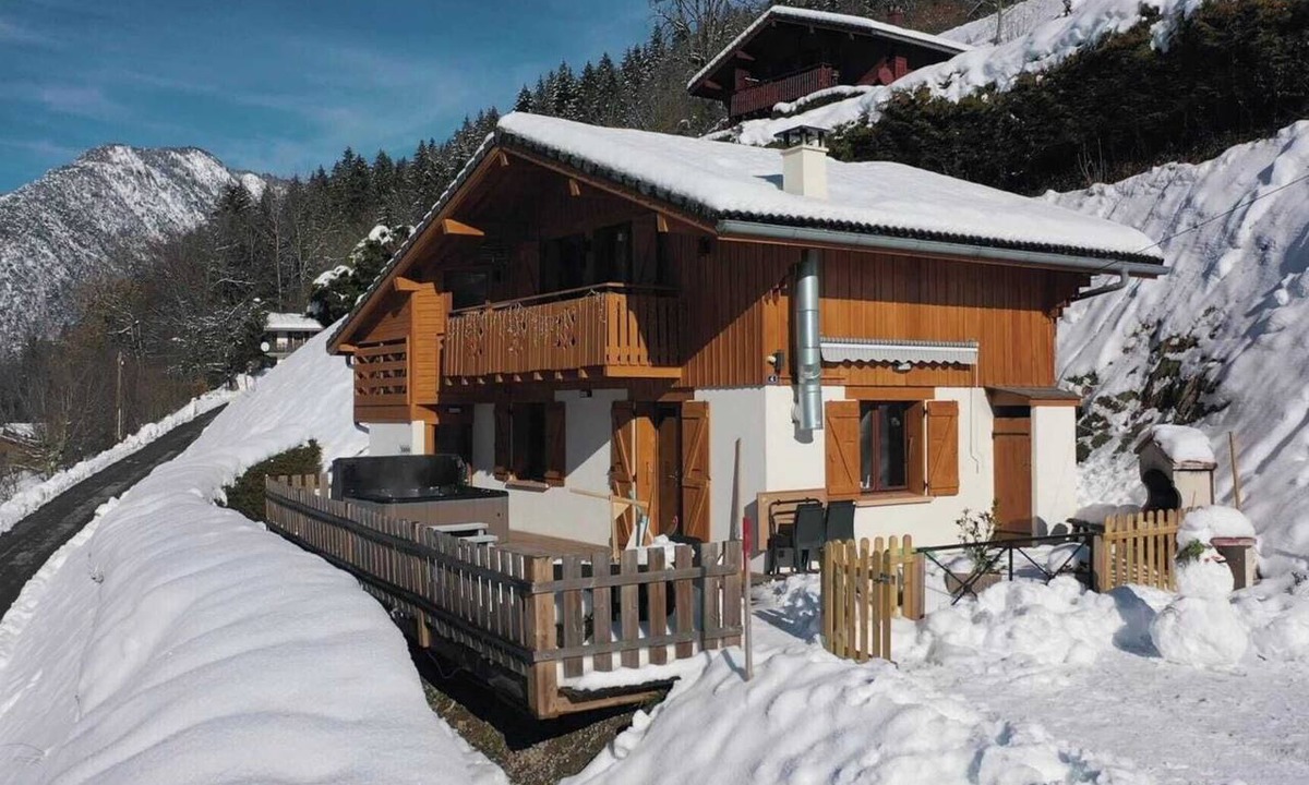 Thones Ski Chalet | Chalet ECUREUIL domaine du FRAIZIER private jacuzzi, near ski resorts ANNECY
