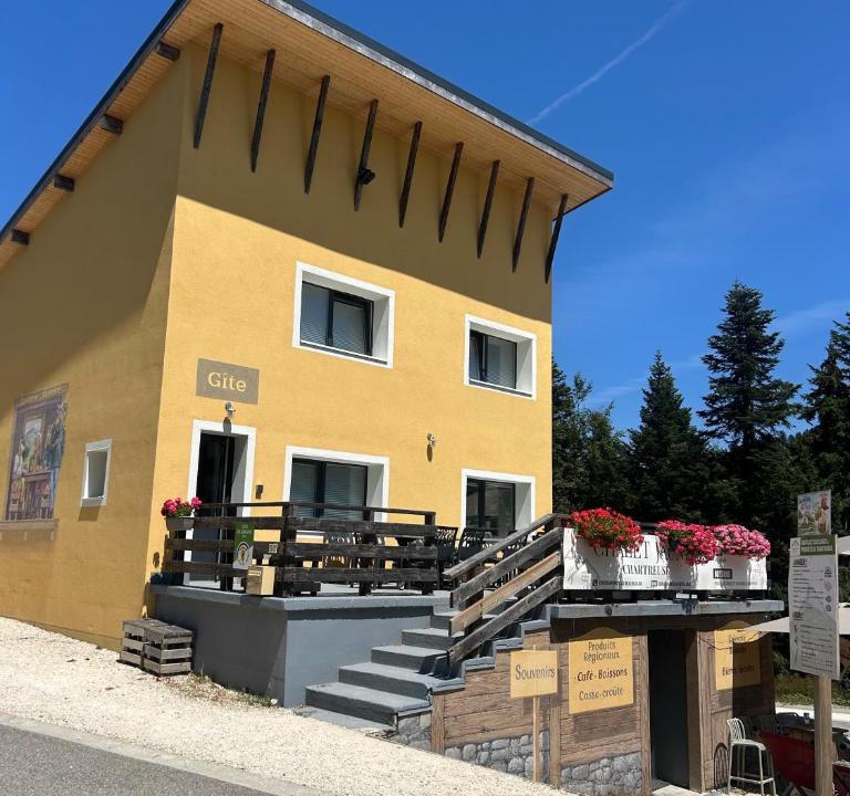 Sarcenas House | Chalet Jaune CHAMECHAUDE