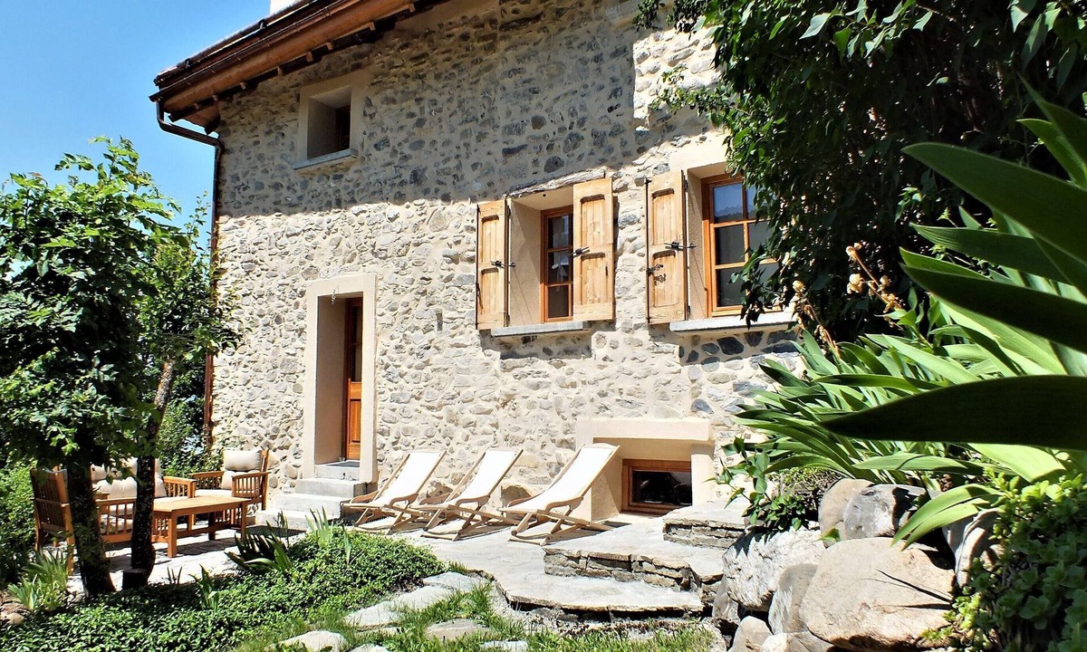 Risoul Ski Chalet | Chalet Pierre – Mountain View of Le Pelvoux, Private Garden and Balcony