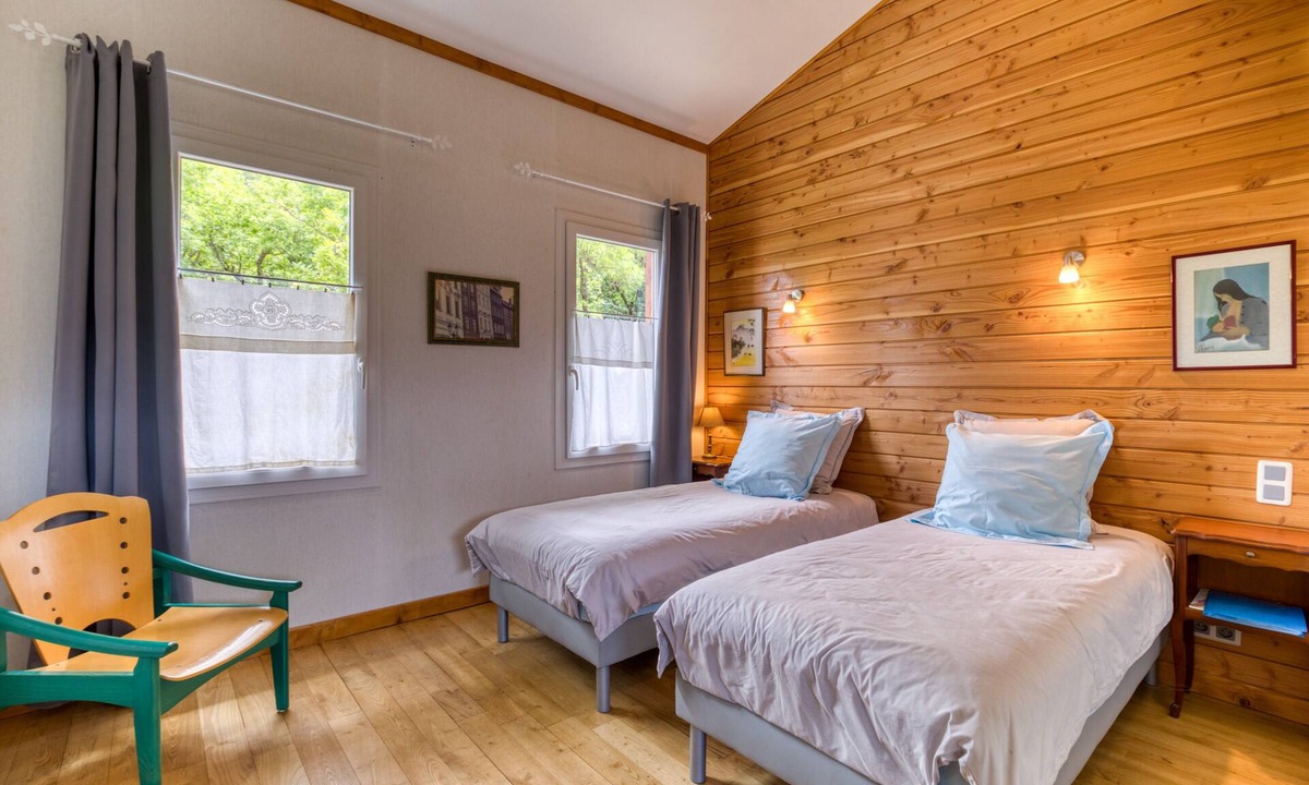 Soubes Bed & Breakfast | "Chambre Paul" Guest Room with Shared Pool, Terrace, and Wi-Fi