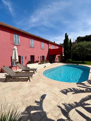 Vallauris House | Chambre privée en Villa avec piscine et salle de bain attenante