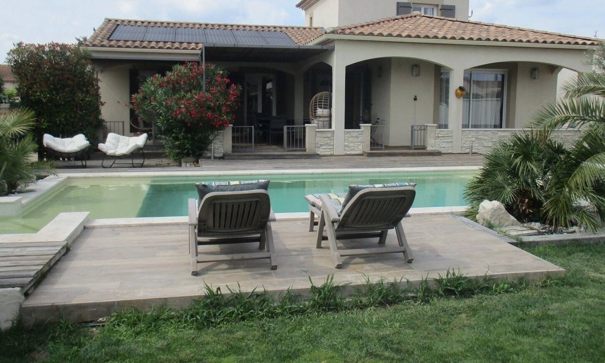 Molleges Villa | Charmante Villa Avec Piscine Chauffée