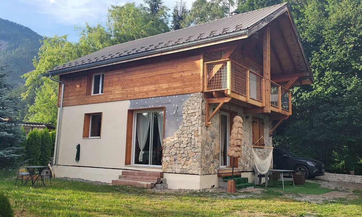 Saint-Jean-Saint-Nicolas Ski Chalet | Charming new 90m² chalet in the heart of the village, with 3 bedrooms and 2 bathrooms