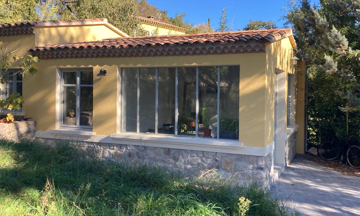 Est House | Charming 2-room cottage, 45 m², in Aix-en-Provence—quiet location with a garden and pool