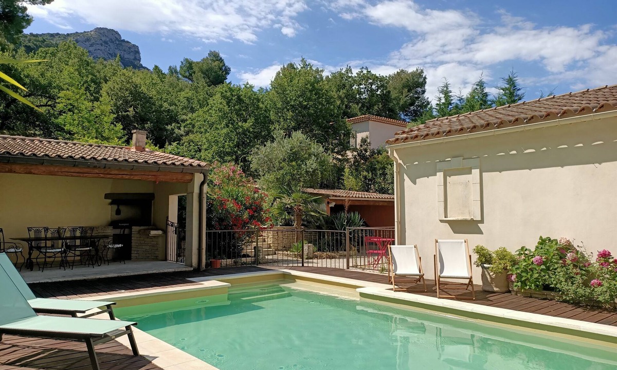 Robion House | Charming house at the foot of the Luberon (rated 4 stars)
