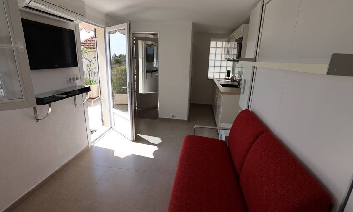 Menton Apartment | Charming renovated studio with terrace, air conditioning and free WiFi