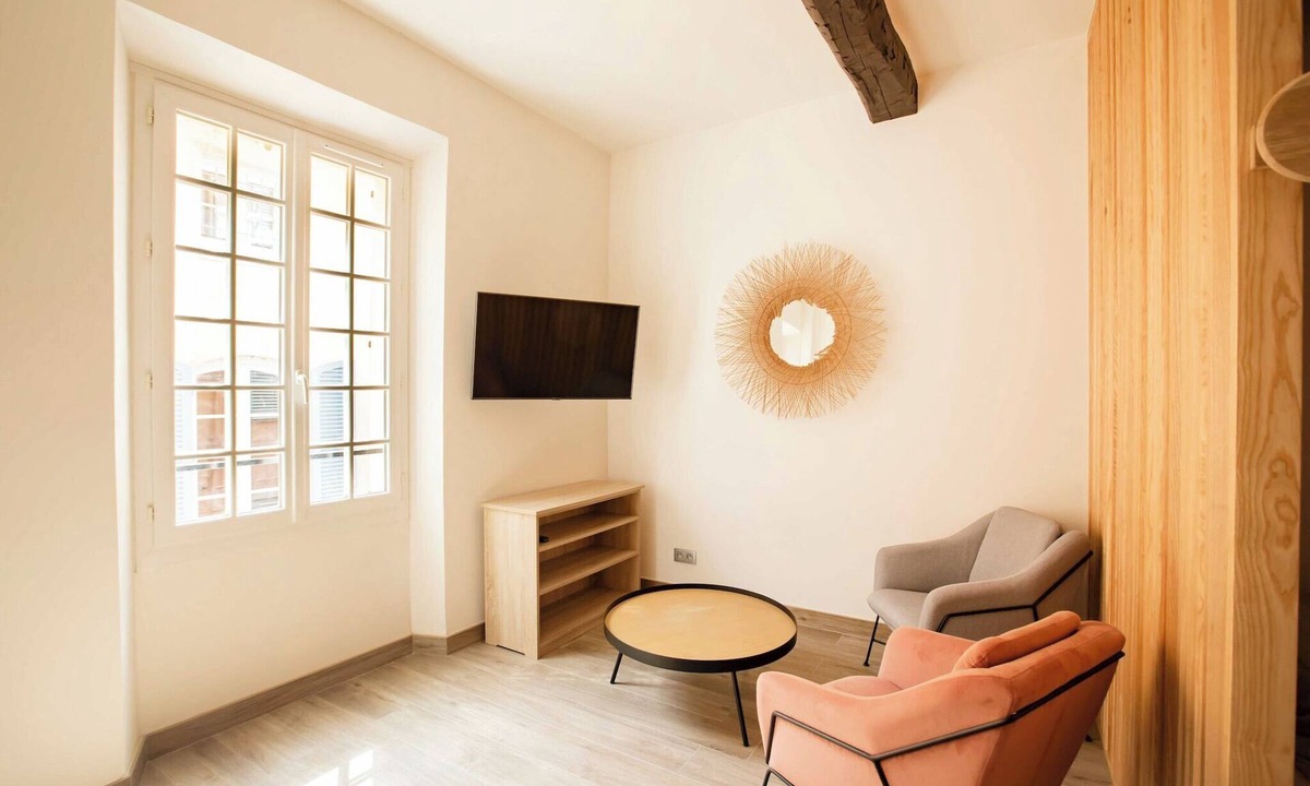Old Town Apartment | Charming studio - 2P - heart of Saint-Tropez