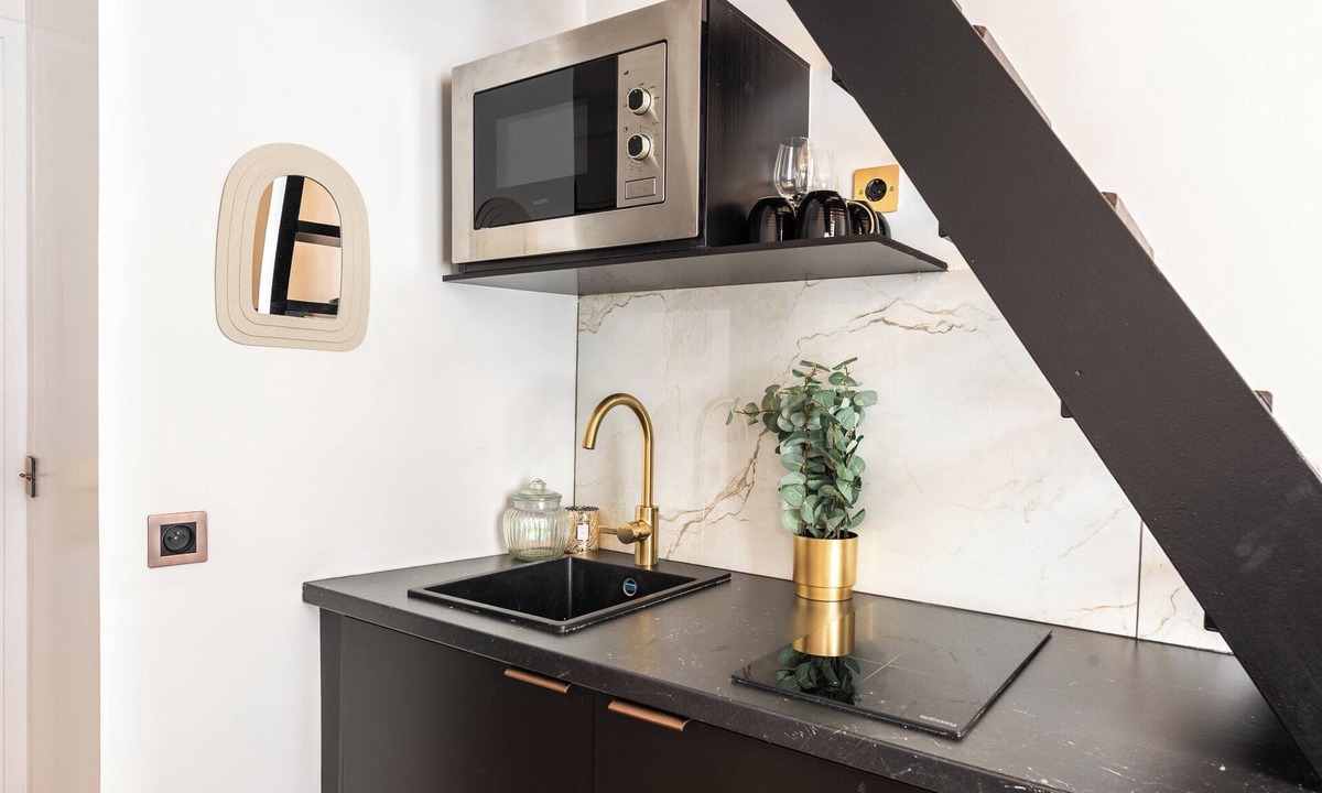 Pere Lachaise Apartment | Charming studio apartment for 2 - Air conditioning