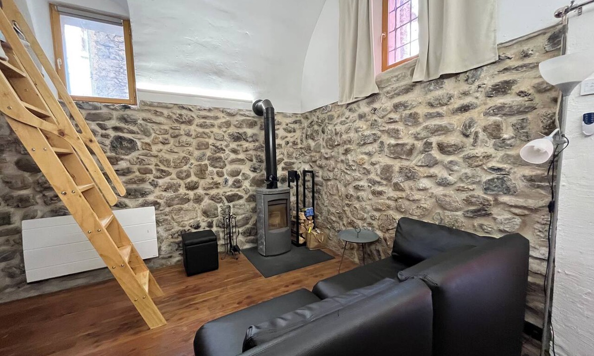 Saint-Etienne-de-Tinee Apartment | Charnant Village center apartment with courtyard