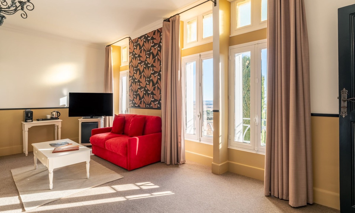 Chateauneuf-du-Pape Hotel | Chateau Des Fines Roches