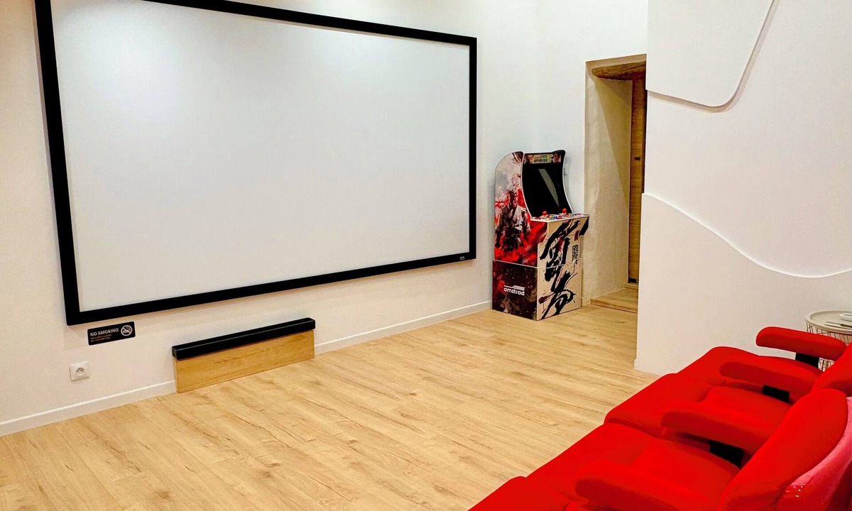 Montfrin Apartment | CINEMA Lune